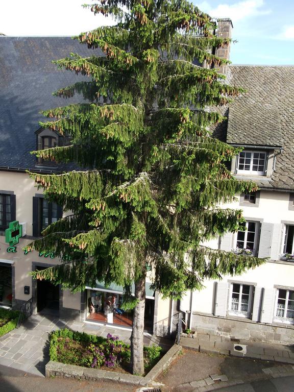 Hotel Restaurant La Reine Margot La Tour-dʼAuvergne Kültér fotó