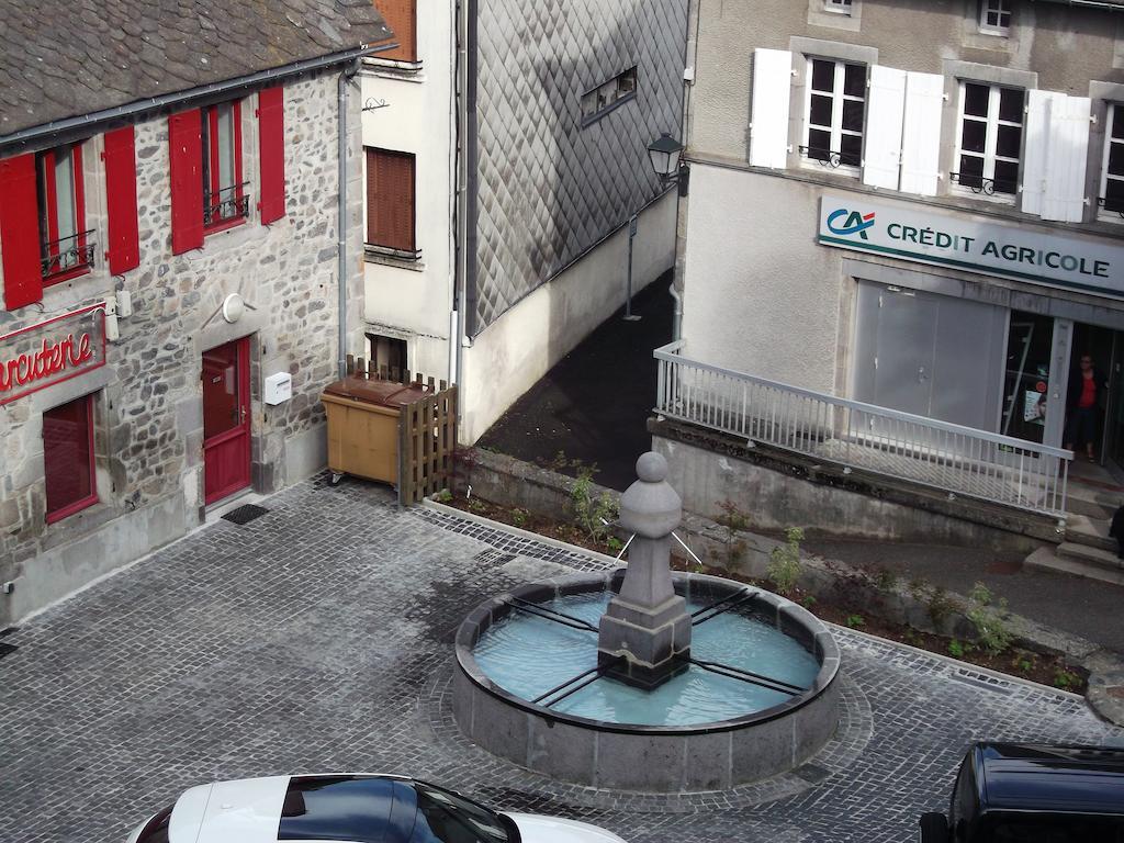 Hotel Restaurant La Reine Margot La Tour-dʼAuvergne Kültér fotó